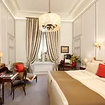 Regina Louvre Paris