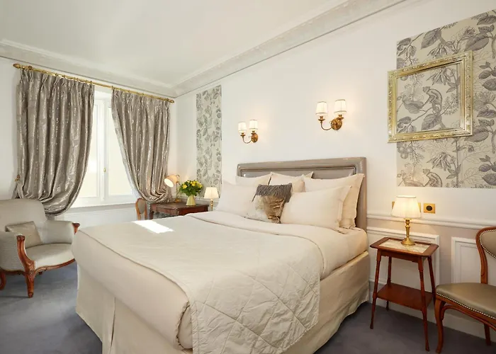 Regina Louvre מלון 5*