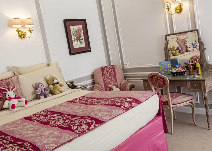 מלון Regina Louvre 5*