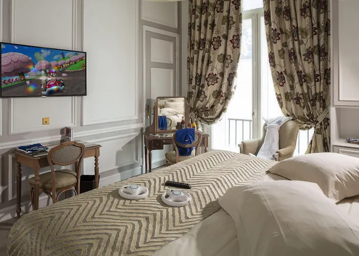 Regina Louvre מלון 5*