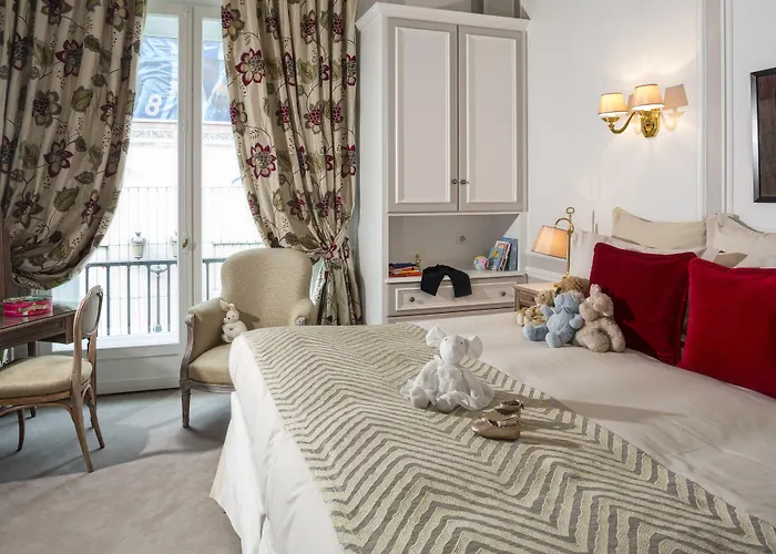 Regina Louvre מלון 5*