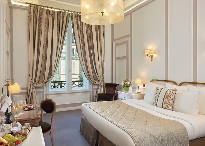 מלון Regina Louvre 5*