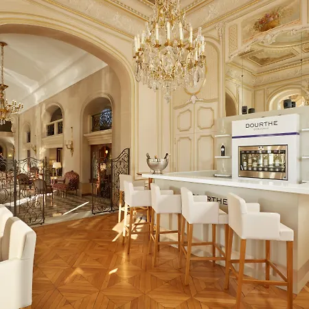 Regina Louvre Szálloda 5*