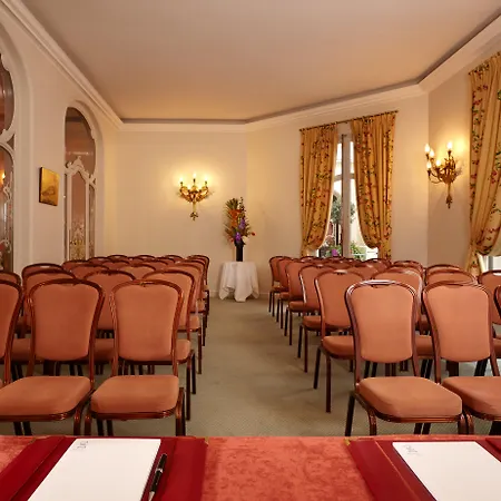 Regina Louvre Szálloda