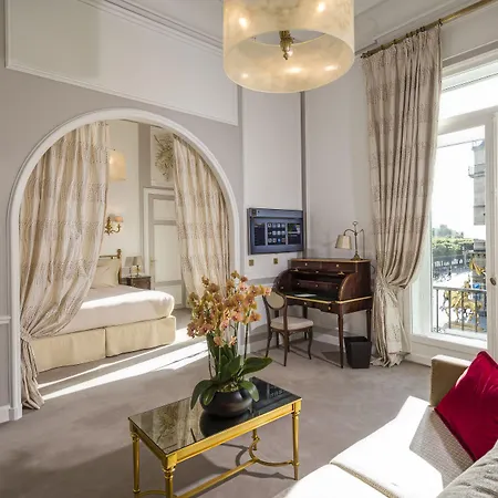 Regina Louvre Szálloda 5*