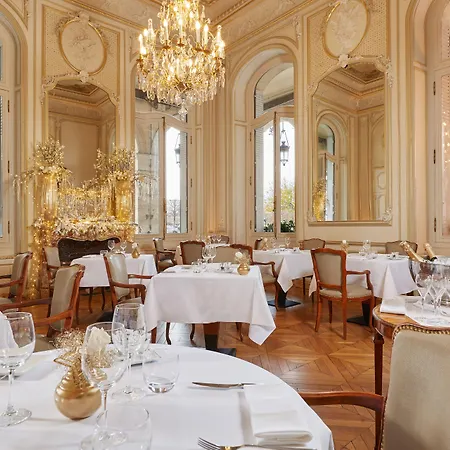 Regina Louvre מלון