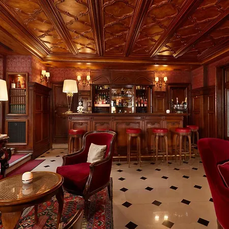 Regina Louvre Párizs