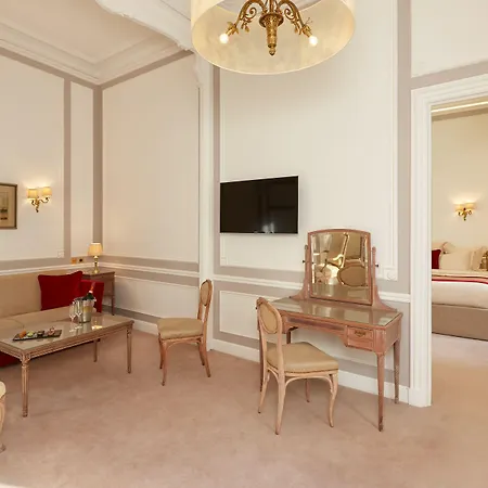Hotel Regina Louvre Paris