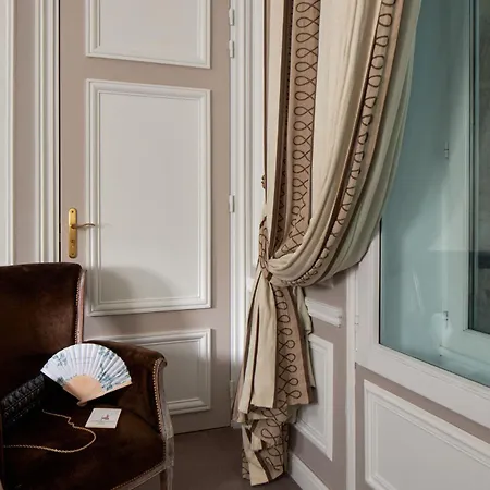 Отель Regina Louvre 5*